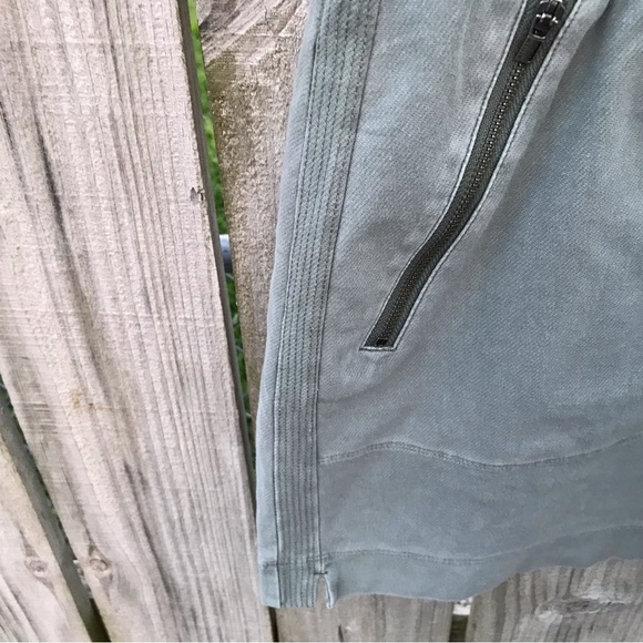 Athleta Womens mini skirt with draw string waist - Picture 7 of 7